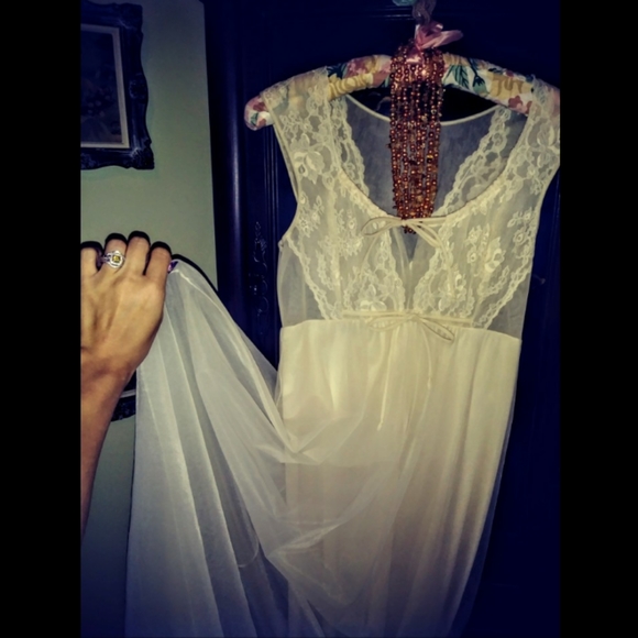 🤍 Vintage 1970s Bridal Ivory Lace Peignoir Nightgown — Old Hollywood Silhouette - Picture 7 of 9